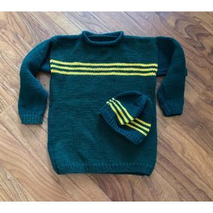 Hand Knit Weasley Sweater and Hat. Harry Potter Slytherin House colors.